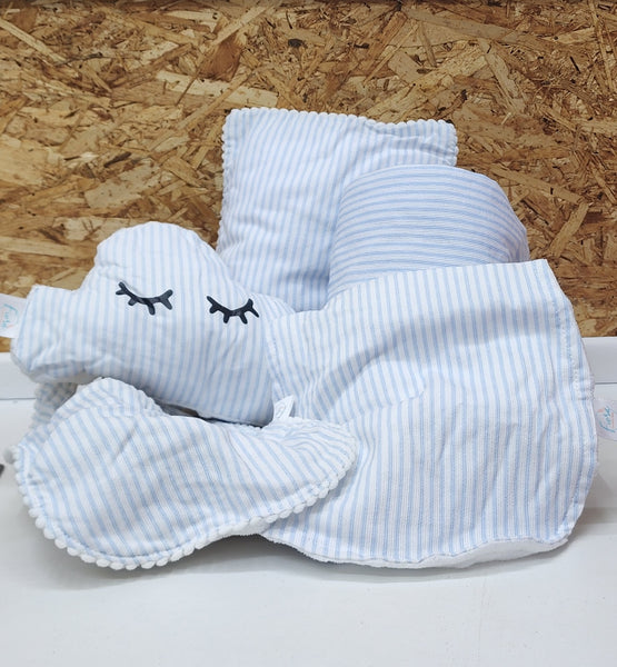 Set para bebe en algodón, Almohaditas, Manta y baberos estampado gris con lunares