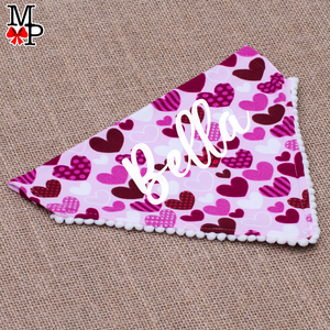 Bandana personalizada para perros, diseño de corazones